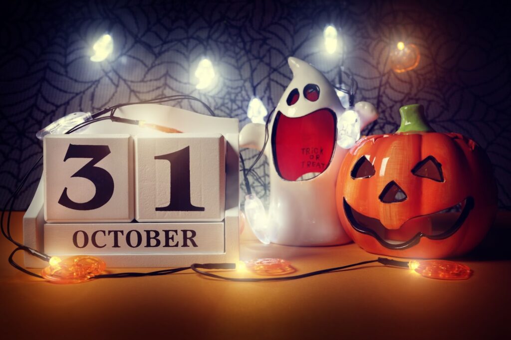 Image d'une citrouille et d'un fantôme pour le 31 octobre en magasin Halloween